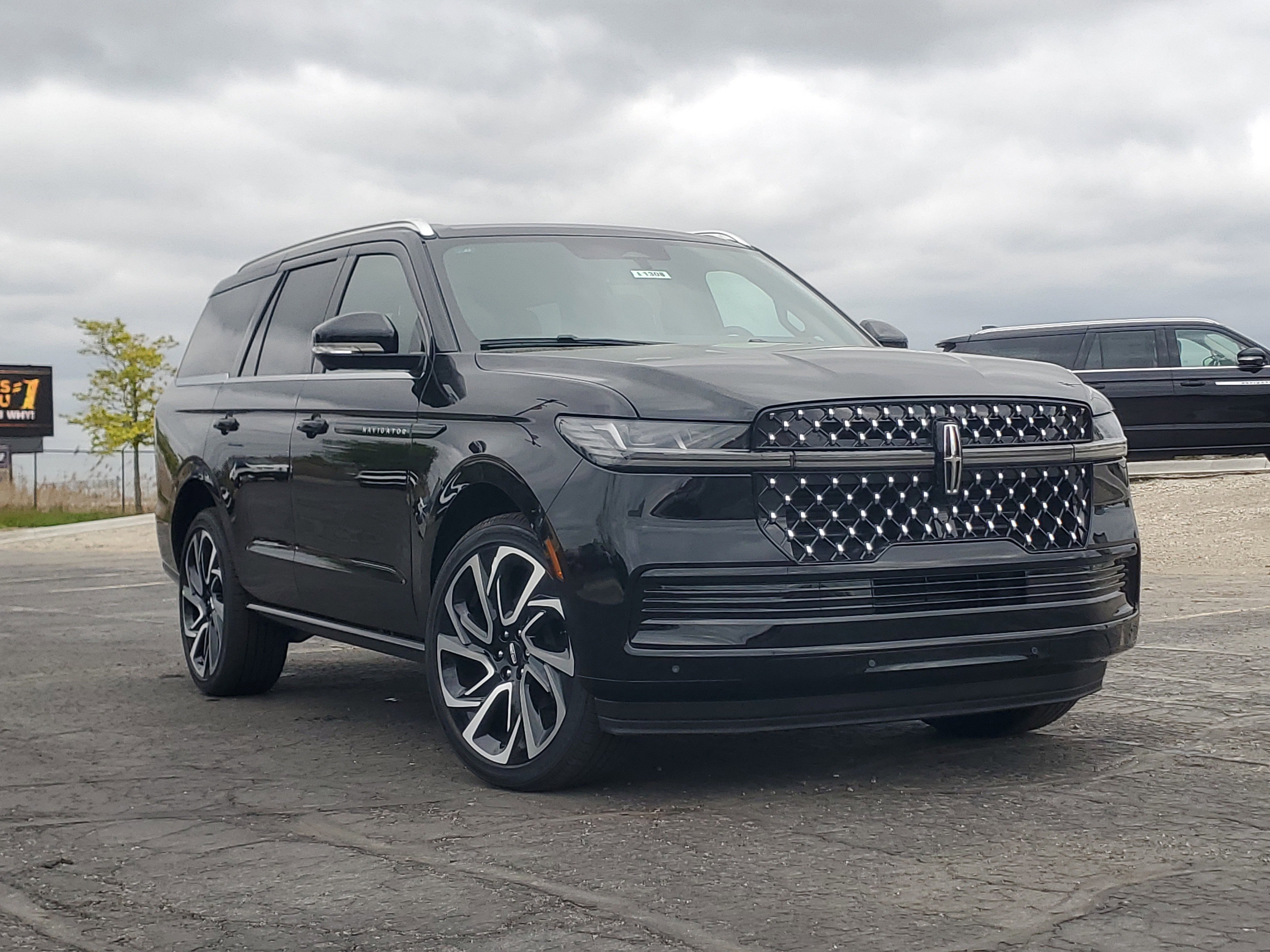 New 2026 Lincoln Navigator Black Label AWD/4WD image 1