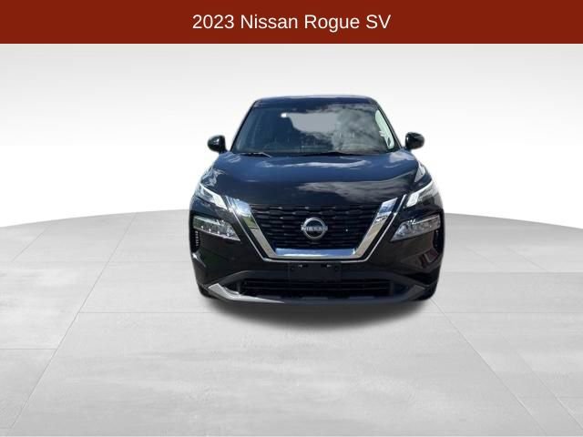 Used 2023 Nissan Rogue SV image 2