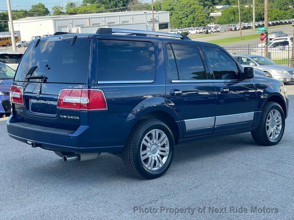 Used 2011 Lincoln Navigator 2WD image 6