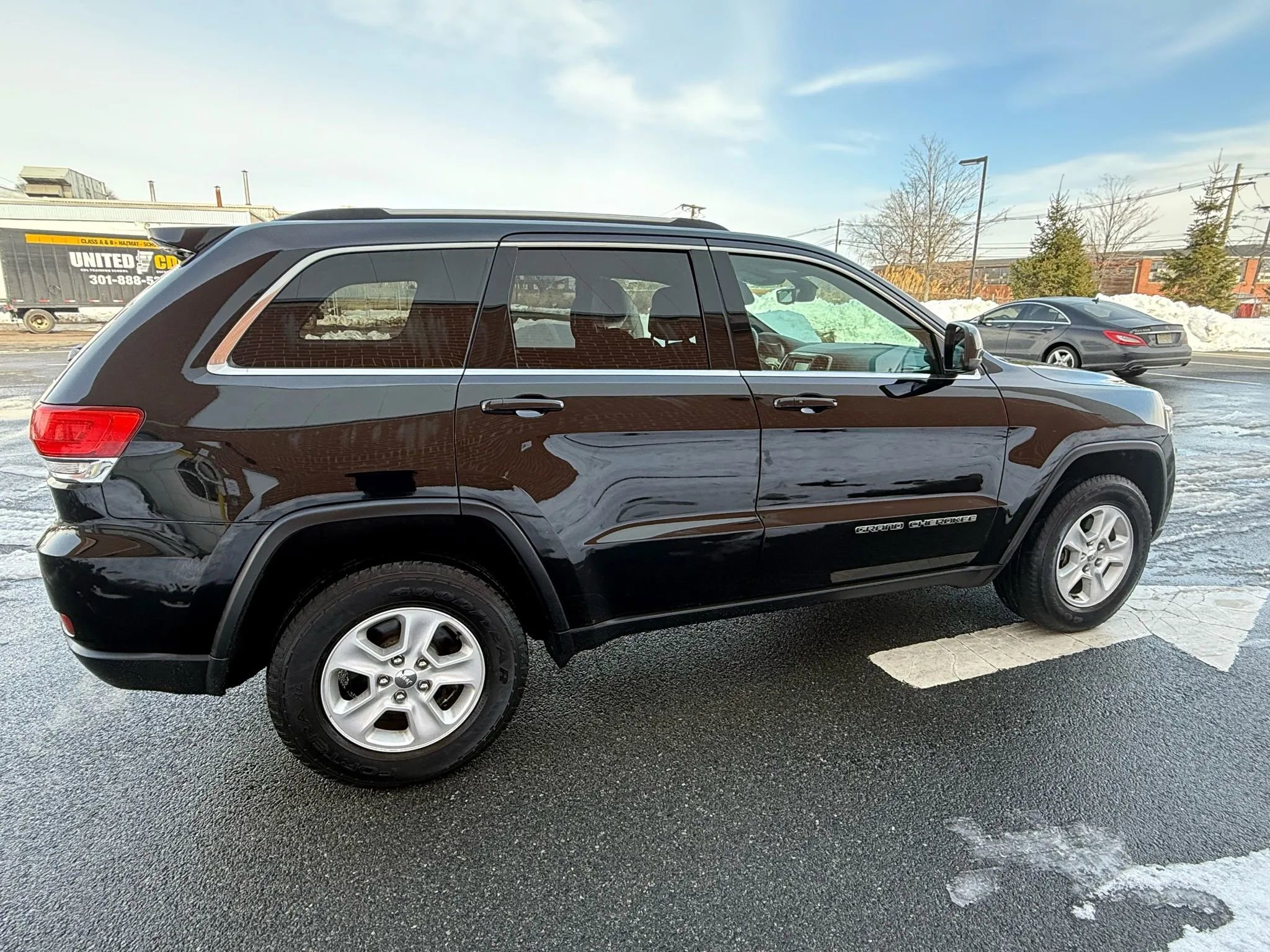 Used 2017 Jeep Grand Cherokee Laredo w/ Quick Order Package 23E image 11