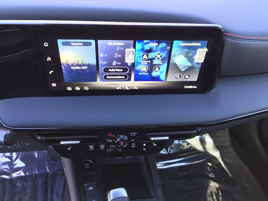 New 2026 Nissan Kicks SR w/ Cold Weather Package image 12