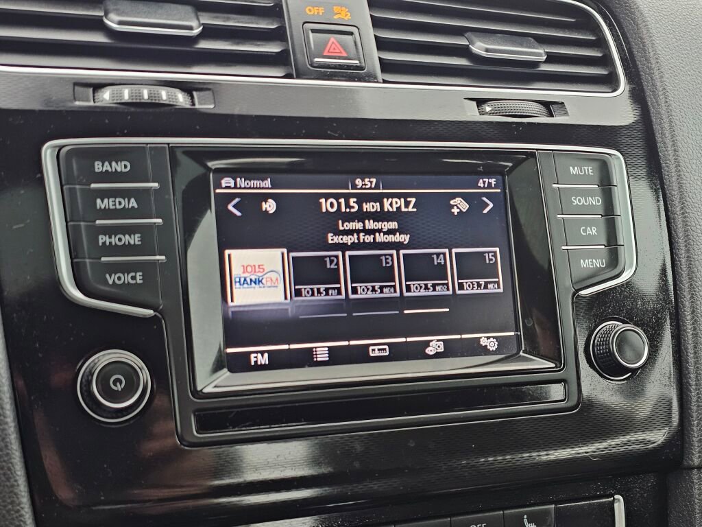 Used 2015 Volkswagen Golf image 22