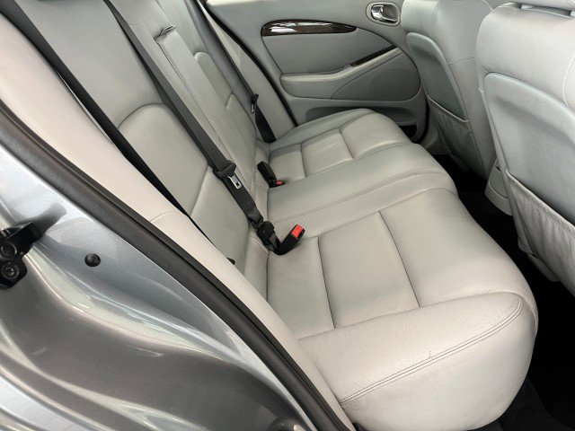 Used 2005 Jaguar S-TYPE R image 32