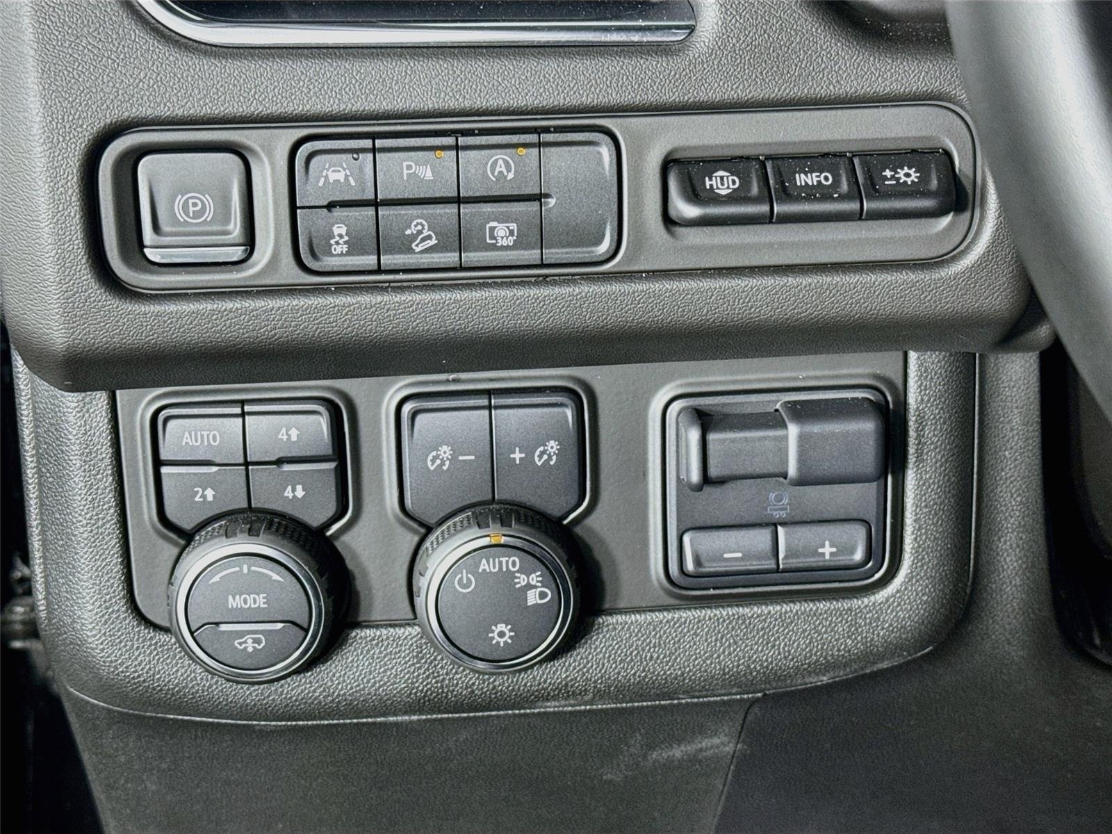 Used 2023 Chevrolet Tahoe High Country AWD/4WD image 10