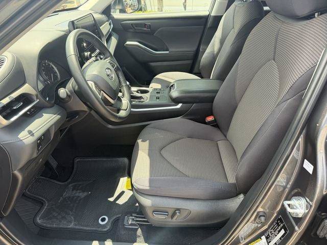 Certified 2025 Toyota Highlander LE FWD image 19