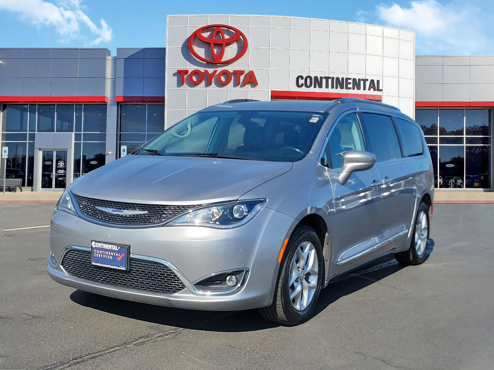 Used 2019 Chrysler Pacifica Touring-L Plus w/ Tire & Wheel Group image 3