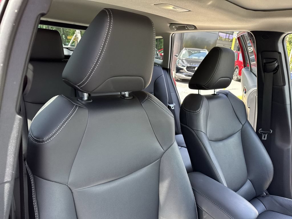 Used 2023 Toyota Corolla Cross XLE w/ Convenience Package FWD image 46