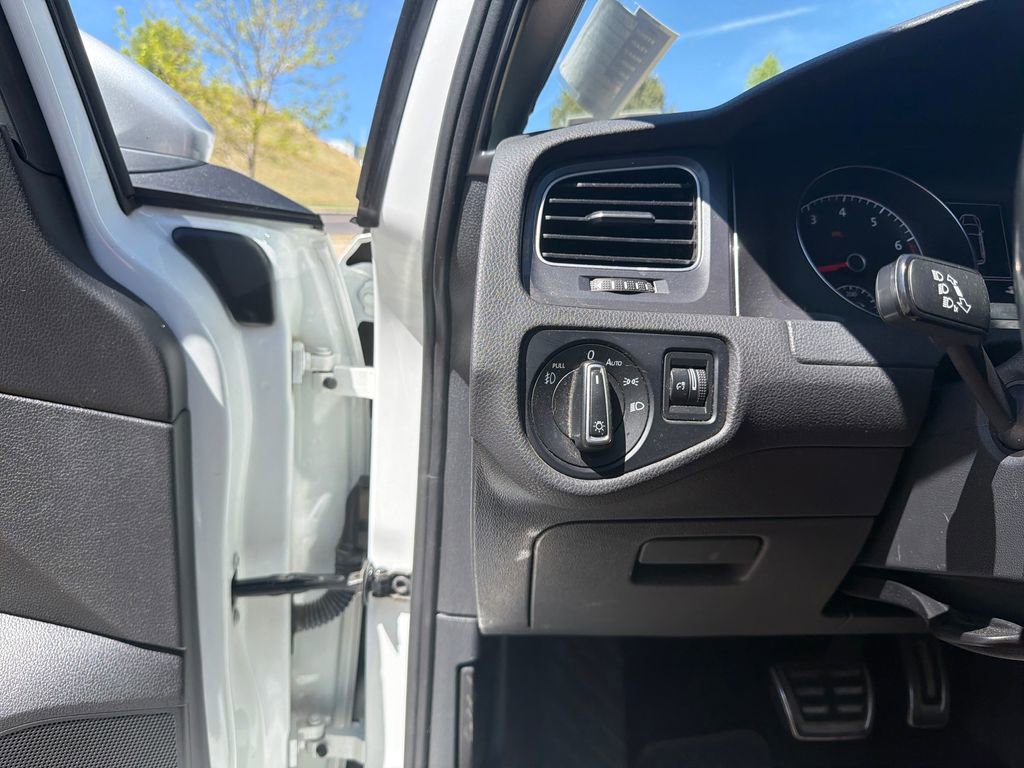 Used 2017 Volkswagen Golf Alltrack SE image 14