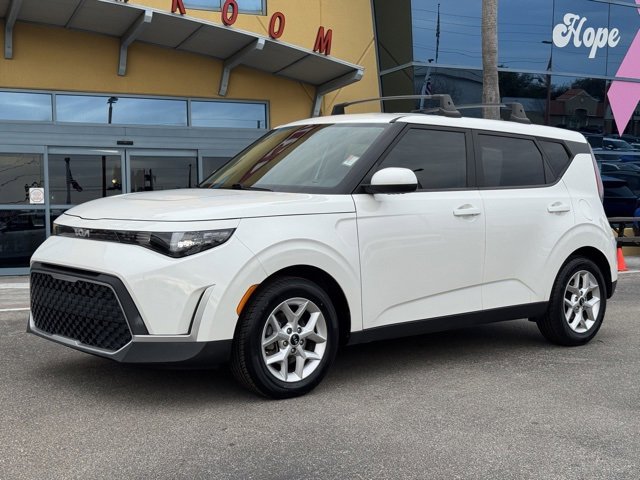 Certified 2023 Kia Soul LX w/ LX Technology Package image 2