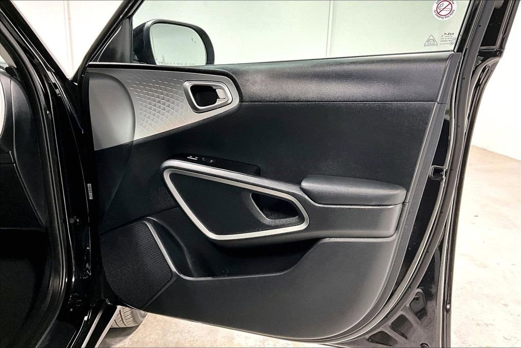 Used 2025 Kia Soul LX image 22