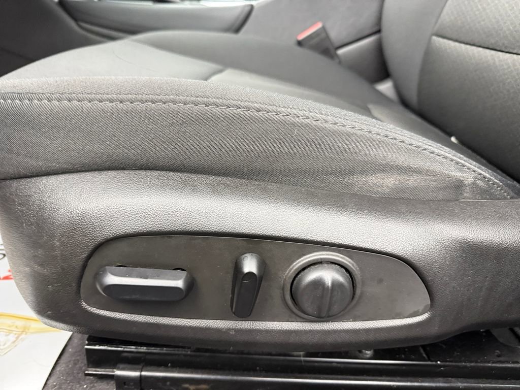 Used 2016 Chevrolet Malibu LT w/ Driver Confidence Package image 13