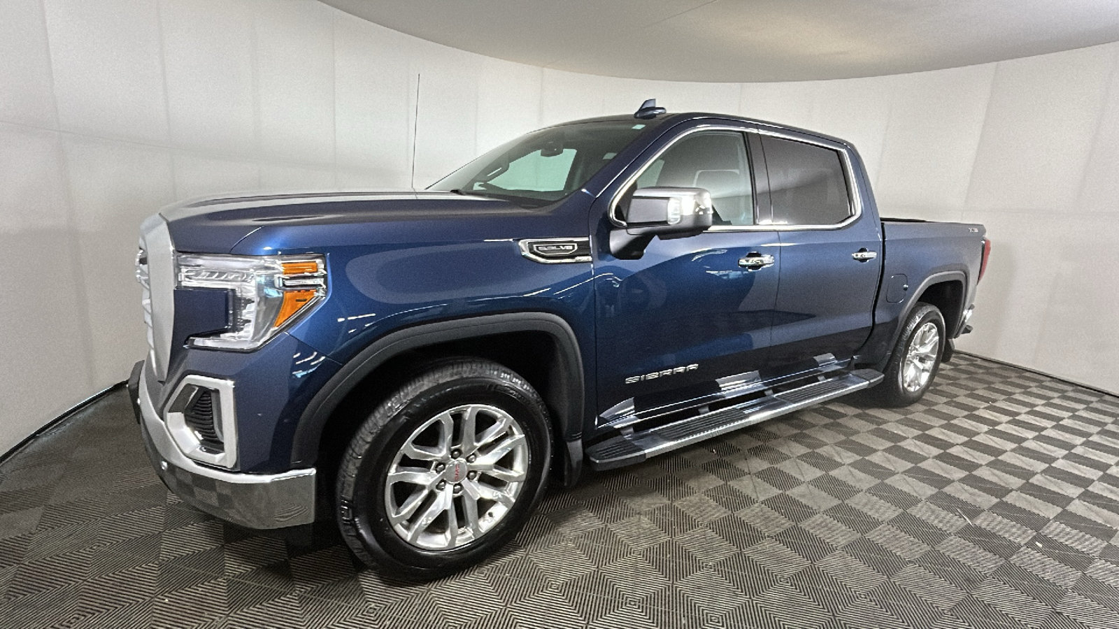 Used 2021 GMC Sierra 1500 SLT w/ SLT Premium Plus Package AWD/4WD image 8
