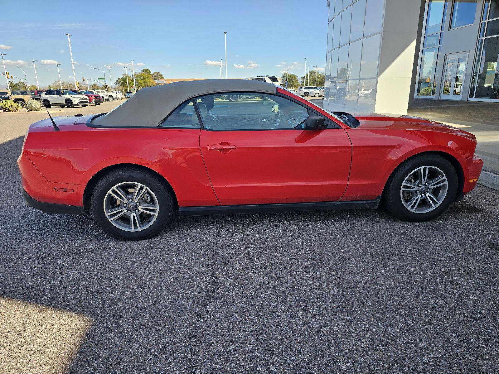 Used 2011 Ford Mustang Premium w/ Comfort Pkg image 6