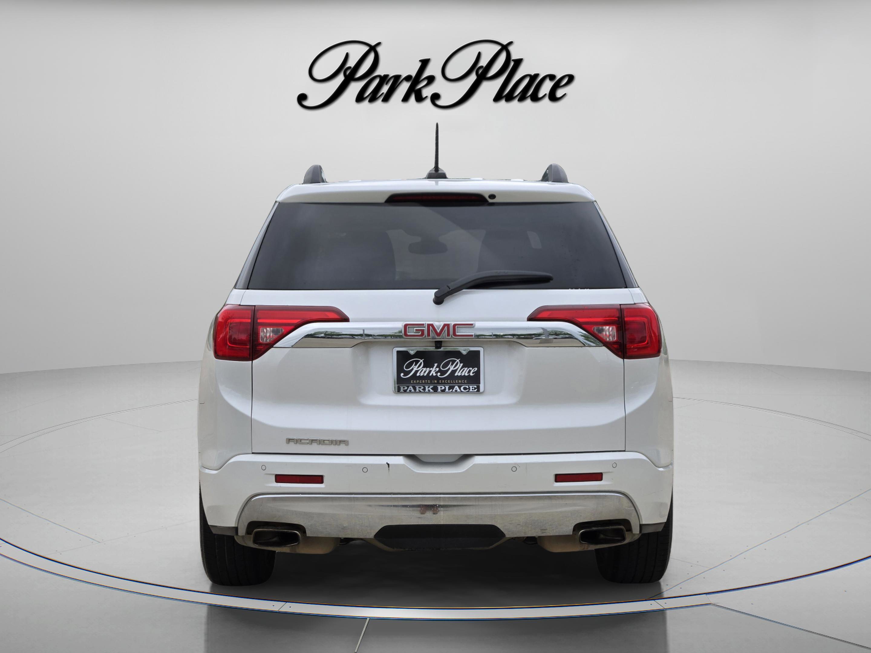 Used 2017 GMC Acadia Denali w/ Technology Package image 4