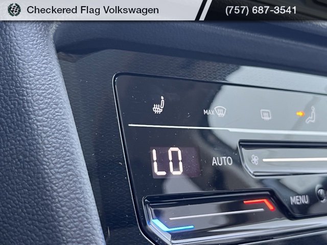 New 2025 Volkswagen Taos SE image 8
