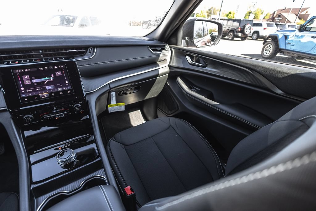 New 2026 Jeep Grand Cherokee Laredo X AWD/4WD image 21