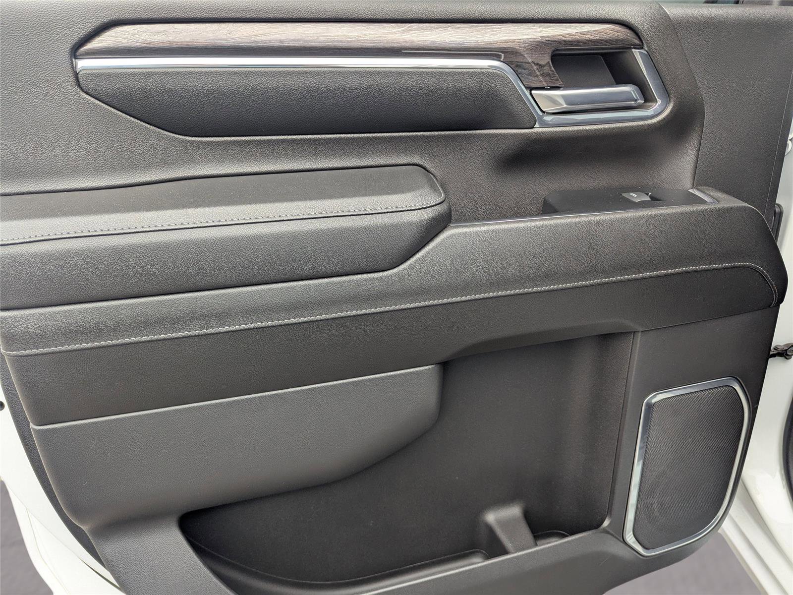 Used 2024 Chevrolet Silverado 2500 LTZ w/ LTZ Convenience Package image 23