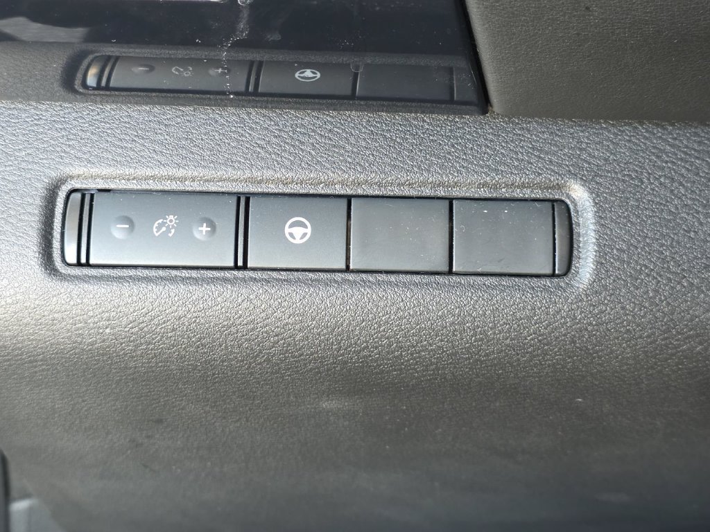 Used 2024 Nissan Pathfinder SV FWD image 22