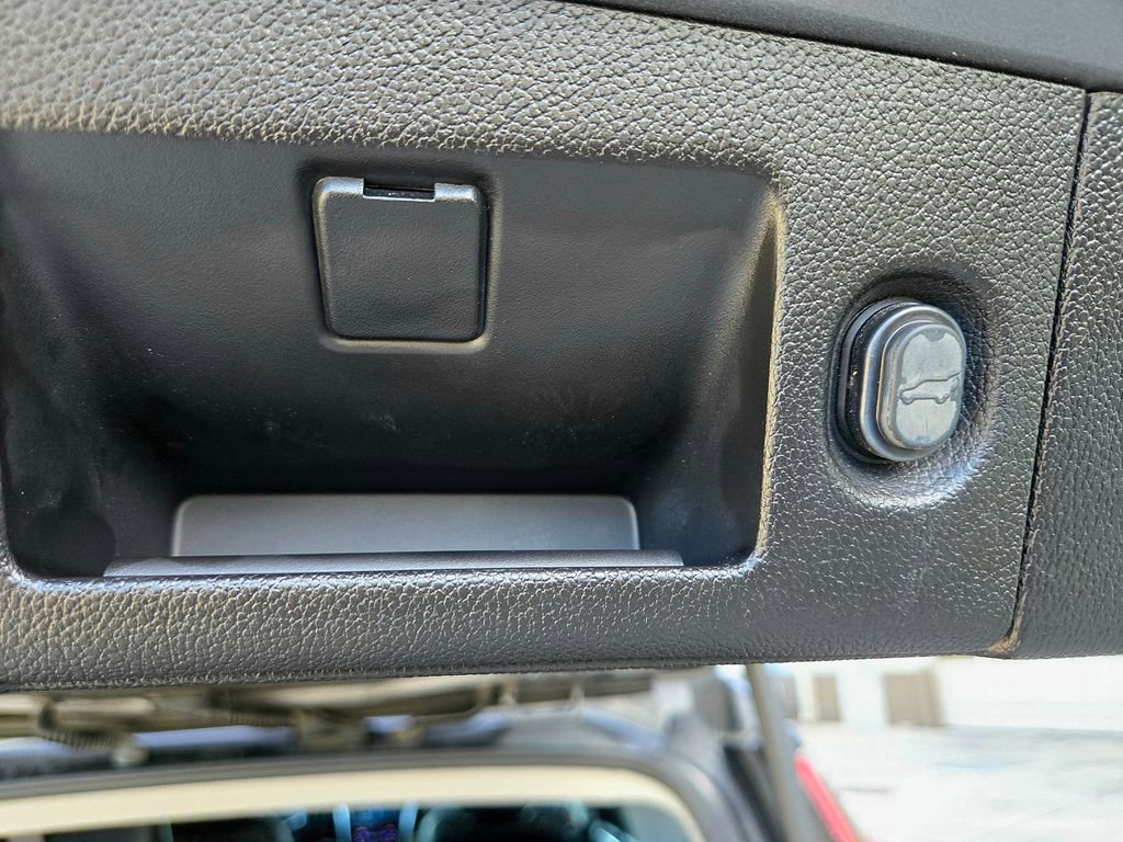 Used 2019 Cadillac Escalade Premium Luxury image 32