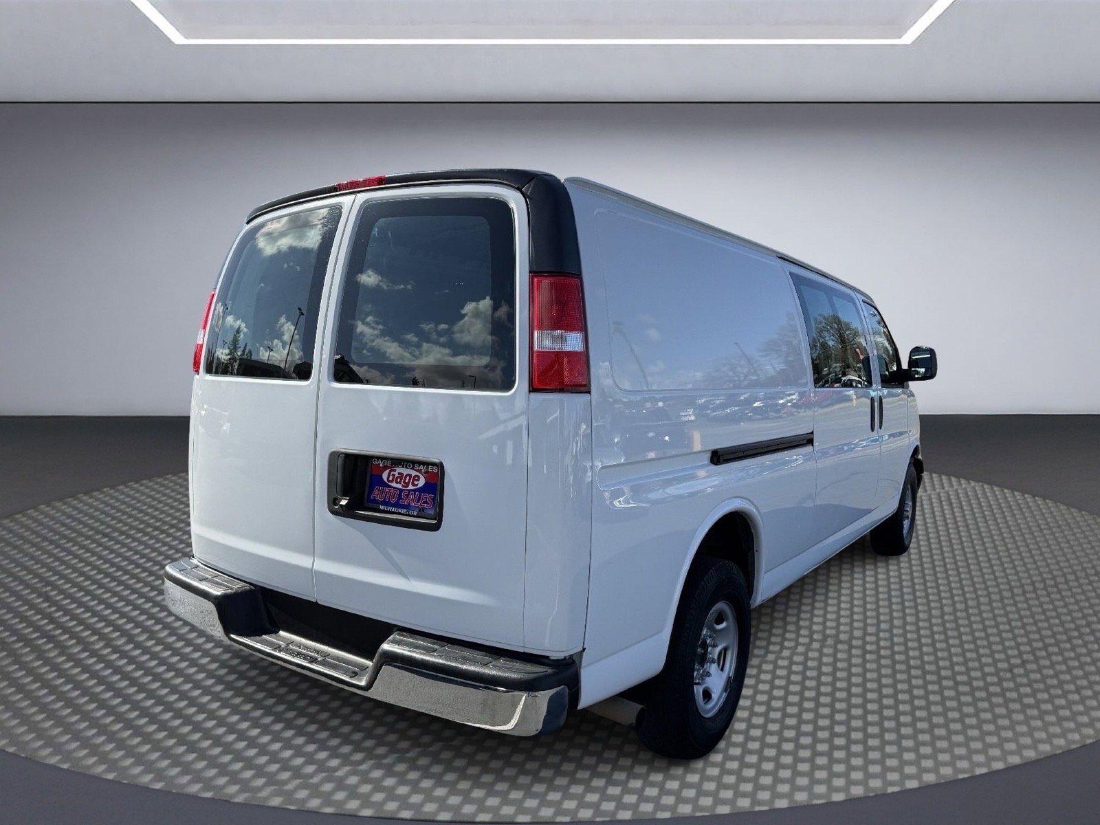 Used 2021 GMC Savana 2500 Extended w/ Driver Convenience Package image 8
