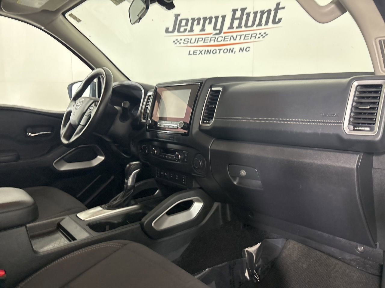 Used 2024 Nissan Frontier SV w/ SV Convenience Package image 28