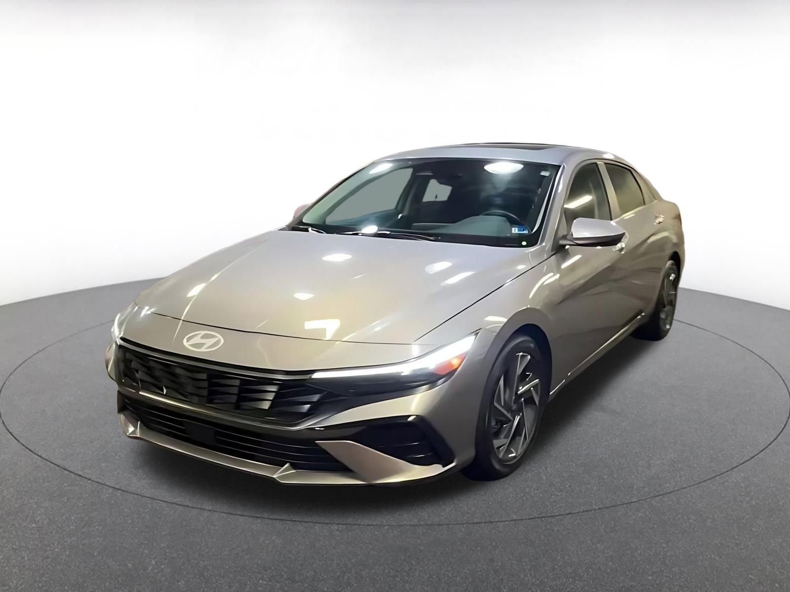 Used 2025 Hyundai Elantra SEL image 7