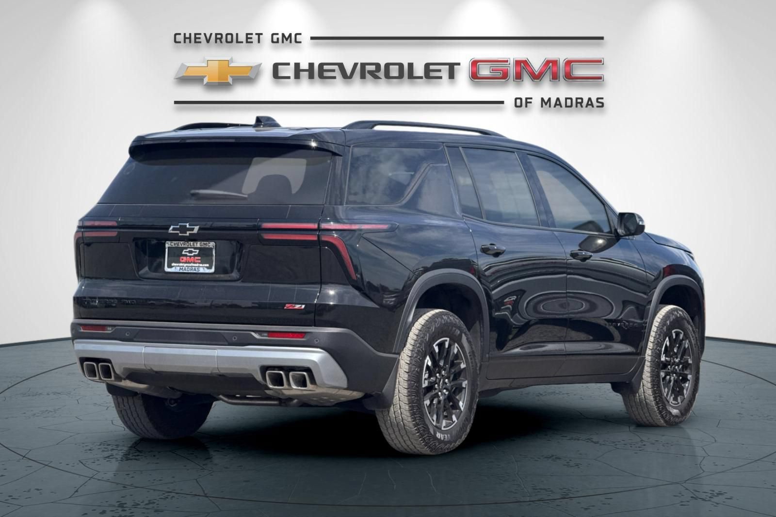 Used 2025 Chevrolet Traverse Z71 AWD/4WD image 3