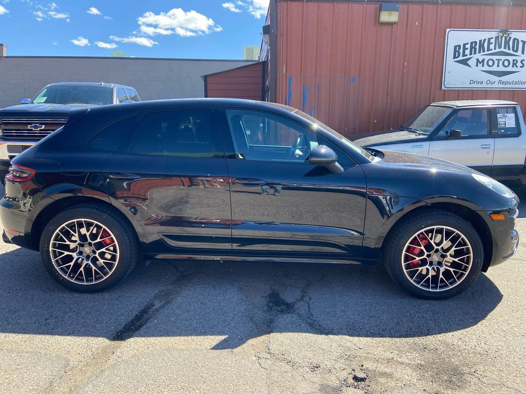 Used 2015 Porsche Macan Turbo image 4