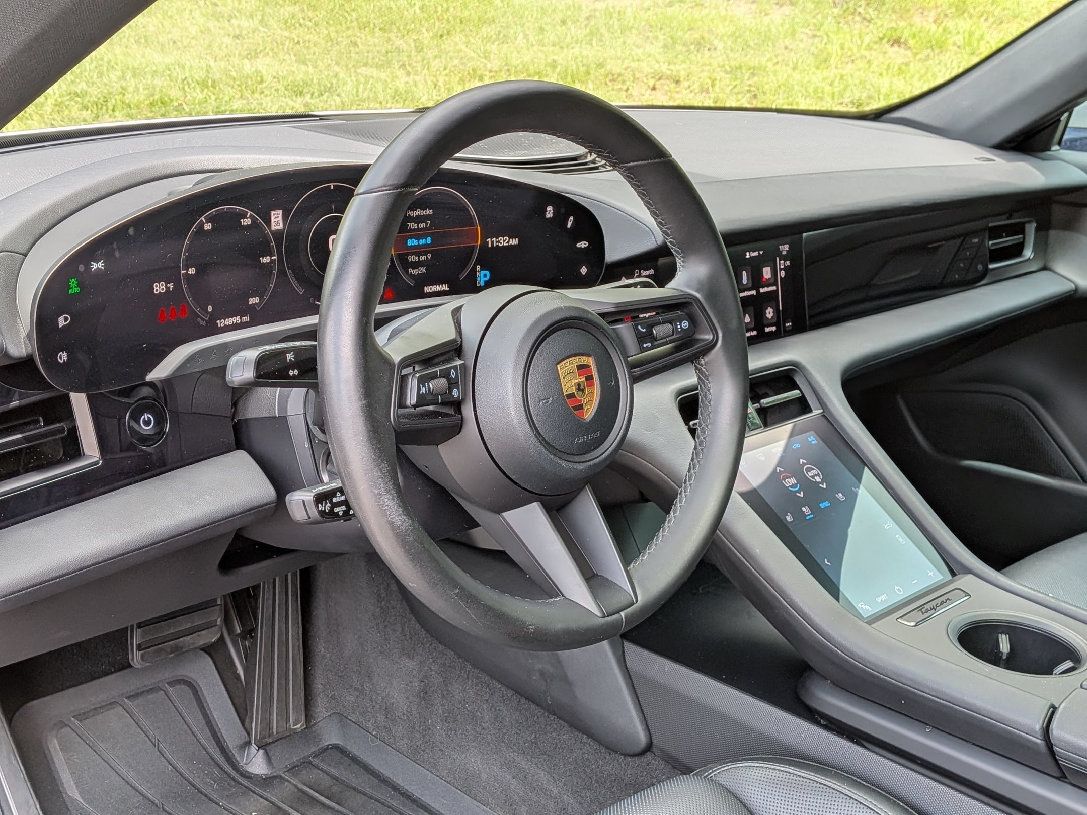 Used 2022 Porsche Taycan RWD image 4