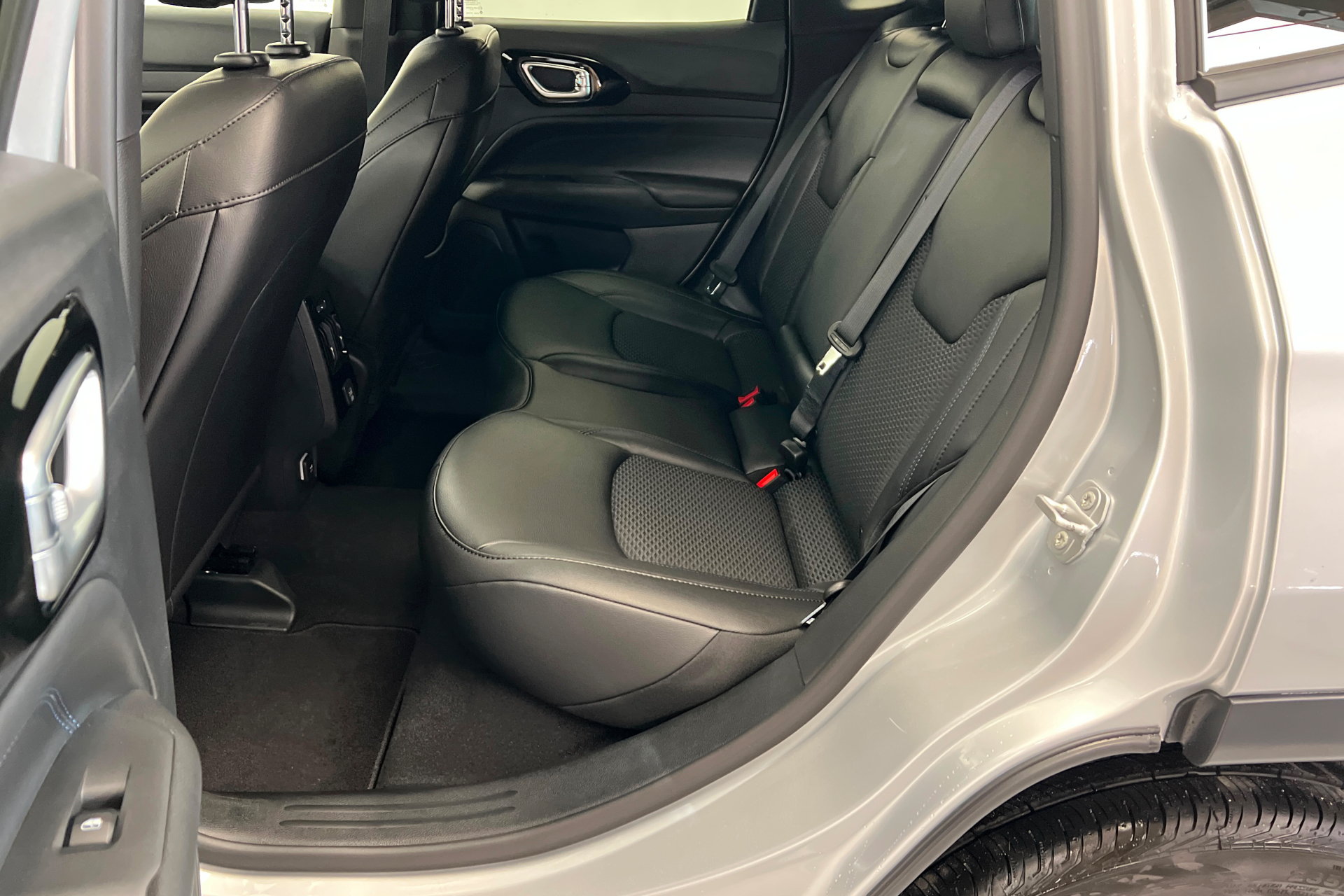 New 2026 Jeep Compass Latitude AWD/4WD image 21