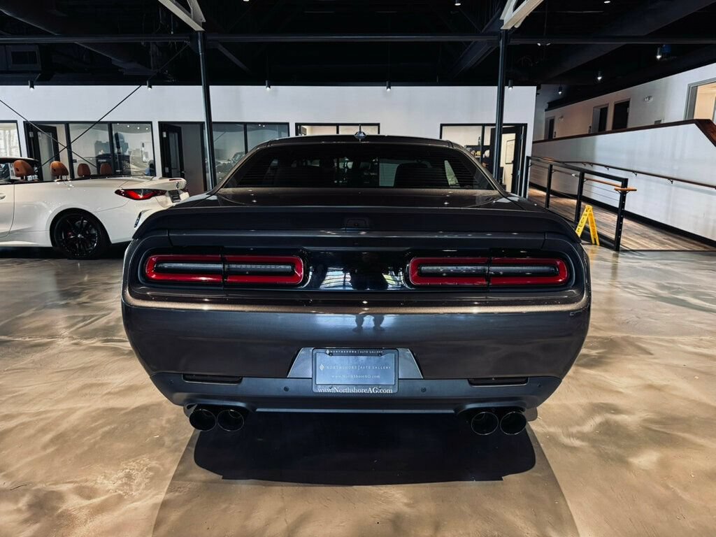 Used 2016 Dodge Challenger SRT Hellcat RWD image 4