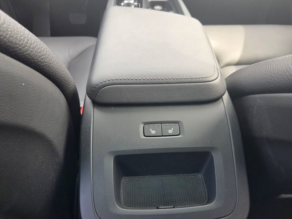 Used 2025 Volvo XC60 B5 Plus image 17