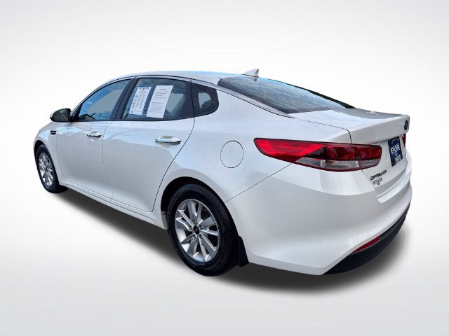 Used 2017 Kia Optima LX FWD image 3