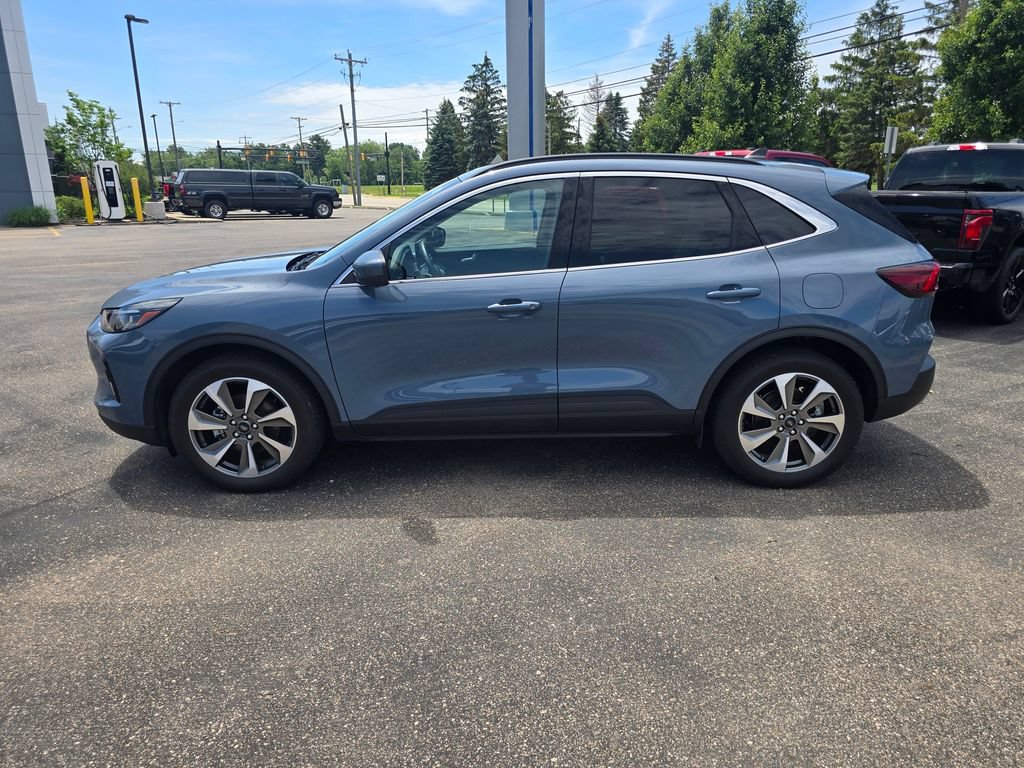 Certified 2023 Ford Escape Platinum AWD/4WD image 2