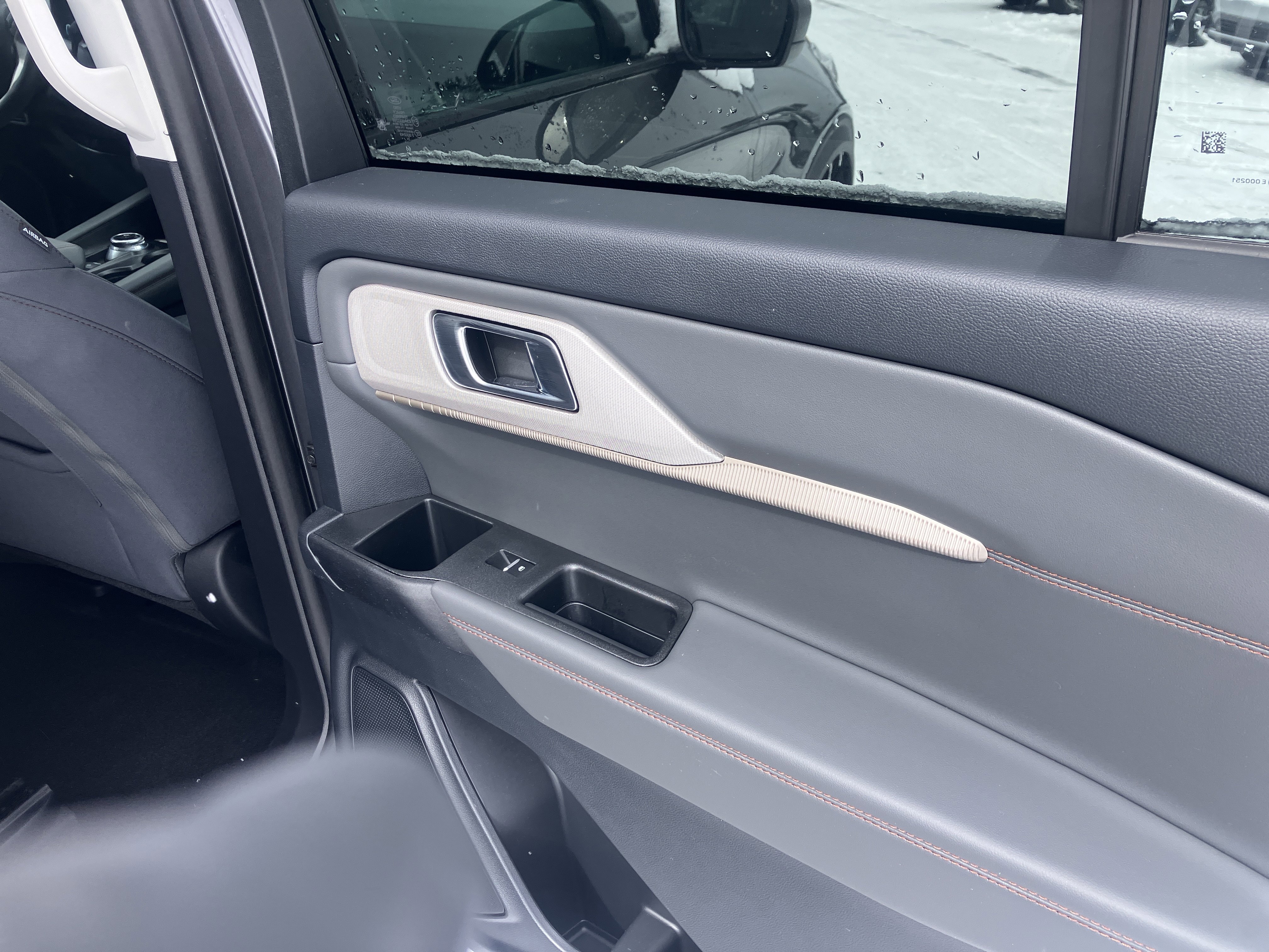 Used 2025 Ford Explorer Active image 12