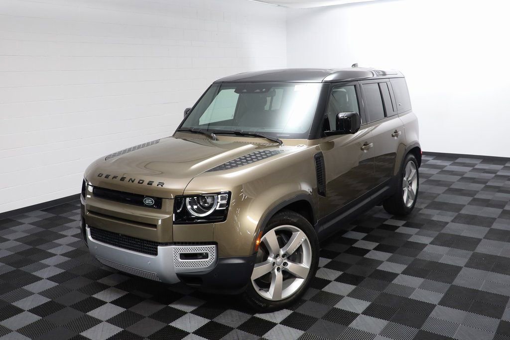 Used 2024 Land Rover Defender 110 SE image 3
