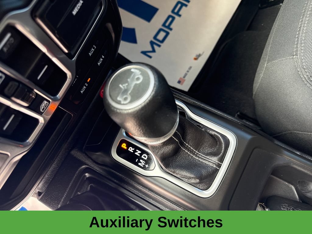 Used 2018 Jeep Wrangler Unlimited Sahara w/ LED Lighting Group AWD/4WD image 24