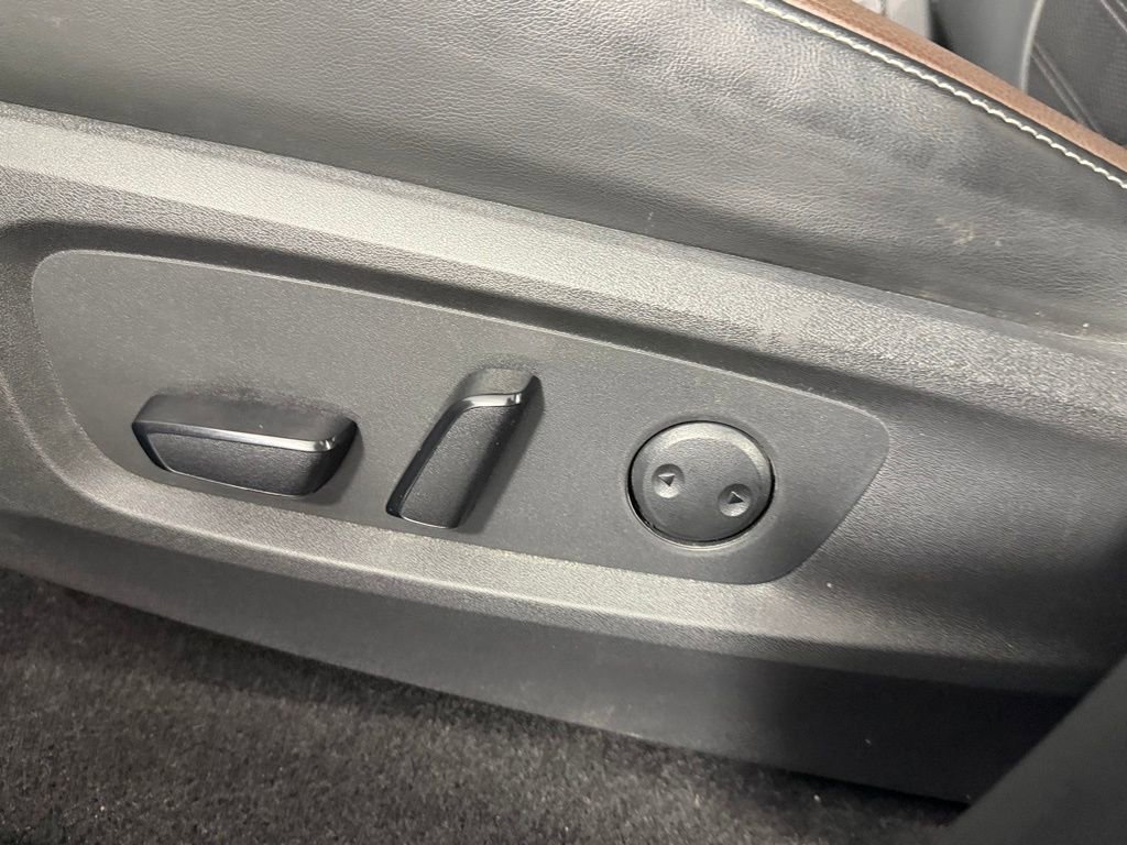 Used 2022 Nissan Pathfinder Platinum w/ Lighting Package (N92) image 23