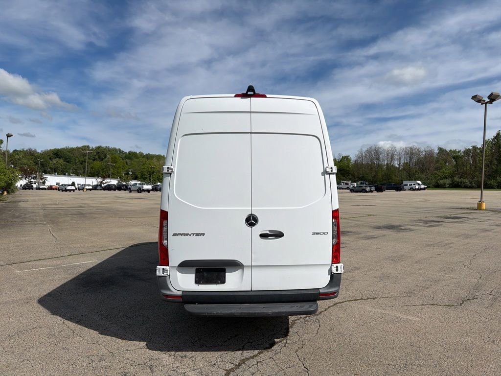 Used 2022 Mercedes-Benz Sprinter 2500 image 4