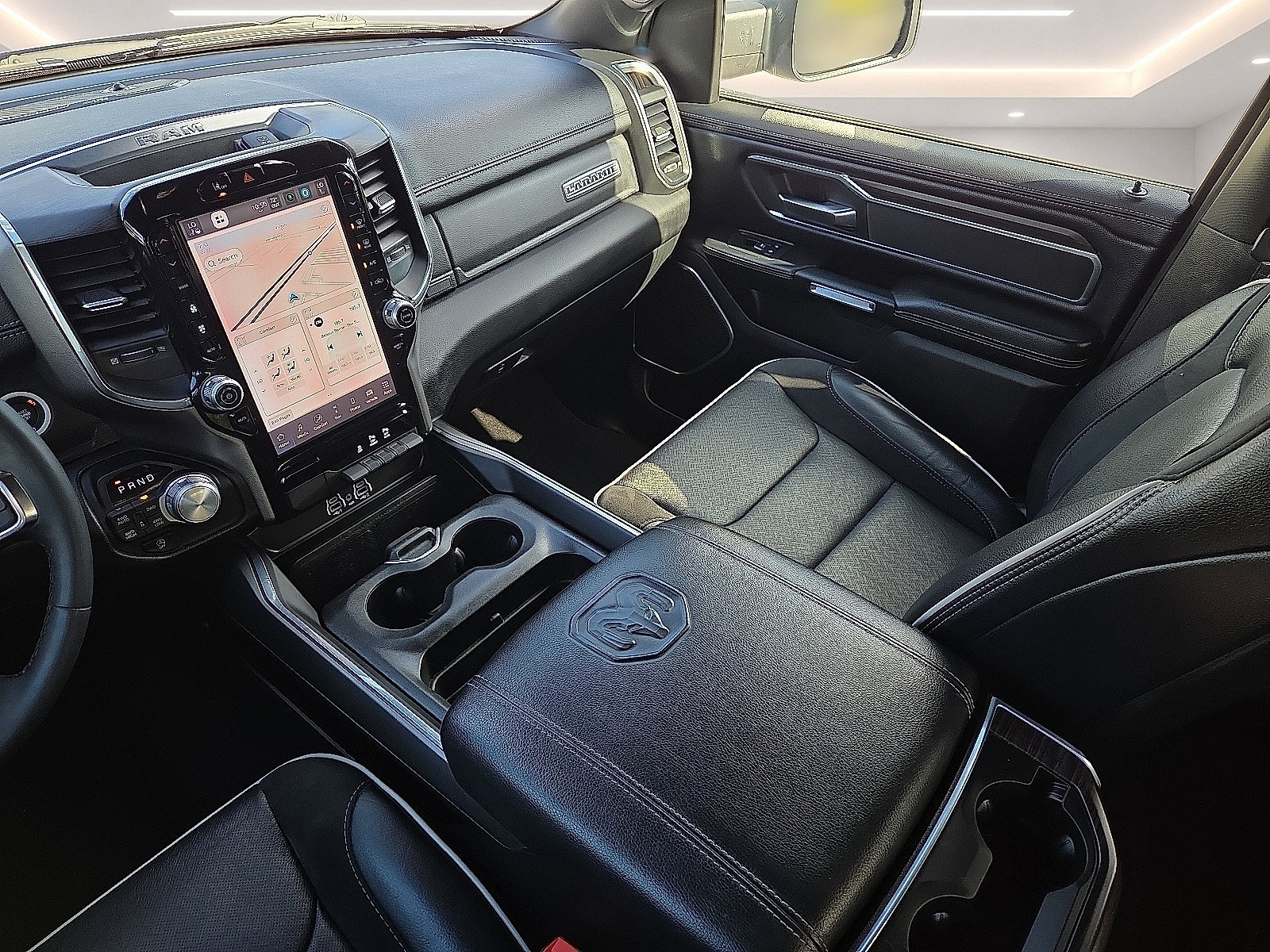 Used 2025 RAM 1500 Laramie AWD/4WD image 12