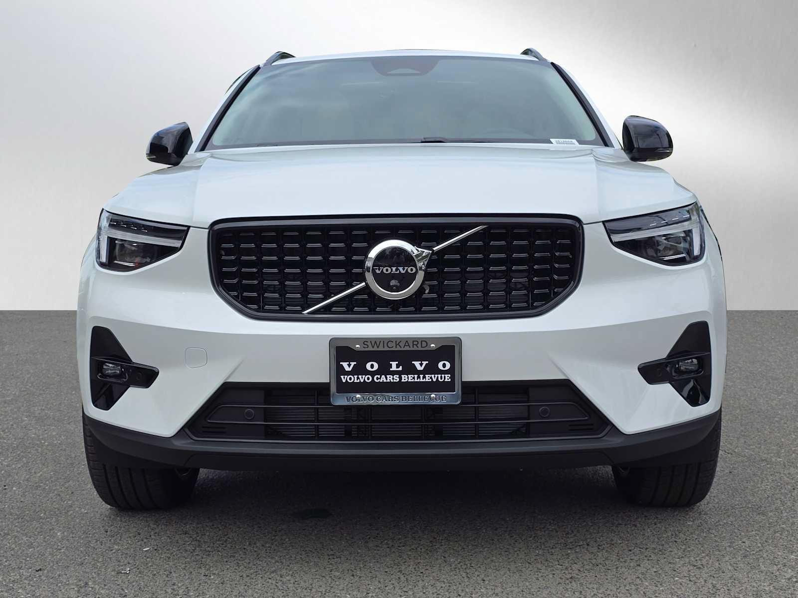 New 2026 Volvo XC40 B5 Plus w/ Protection Package Premier AWD/4WD image 8