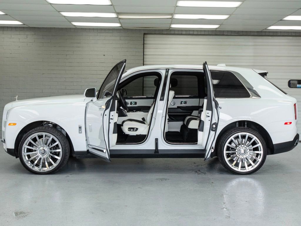 Used 2022 Rolls-Royce Cullinan w/ Cullinan Package image 4