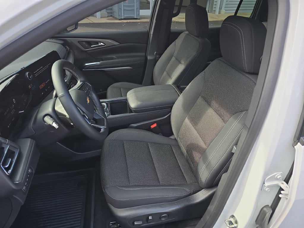 Used 2025 Chevrolet Traverse LT w/ LPO, Floor Liner Package AWD/4WD image 16