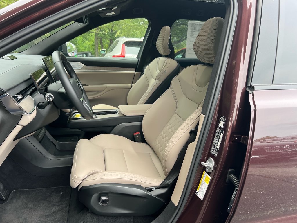 Certified 2025 Volvo EX90 Ultra AWD/4WD image 11