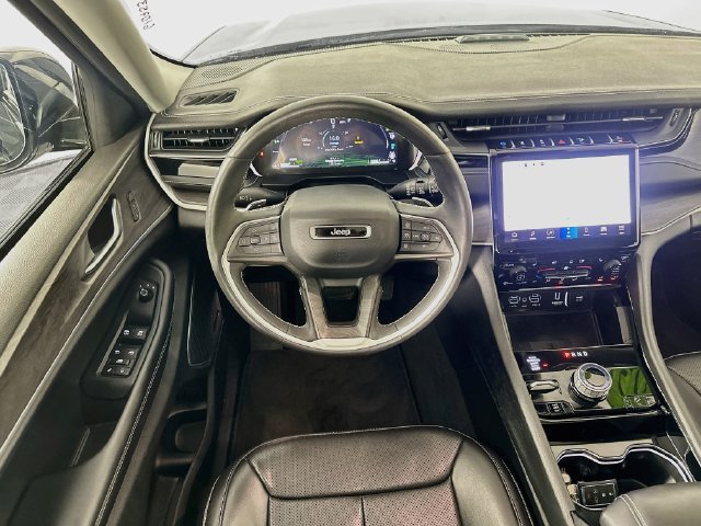 Used 2023 Jeep Grand Cherokee 4WD 4xe w/ Luxury Tech Group II image 11