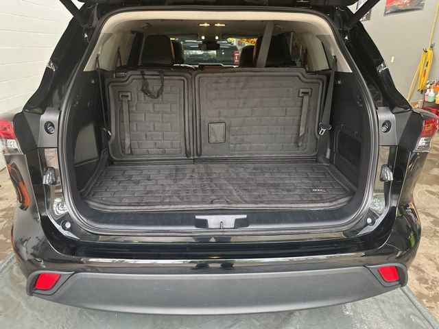Used 2023 Toyota Highlander XLE FWD image 19