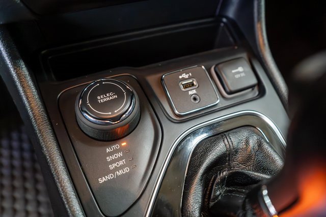 Used 2020 Jeep Cherokee Limited image 29