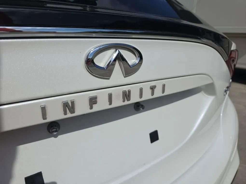 Used 2017 INFINITI QX30 Premium w/ Technology Package image 10