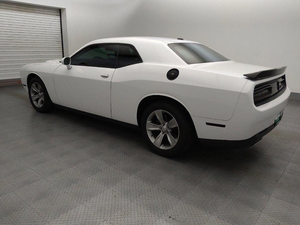 Used 2016 Dodge Challenger SXT RWD image 3