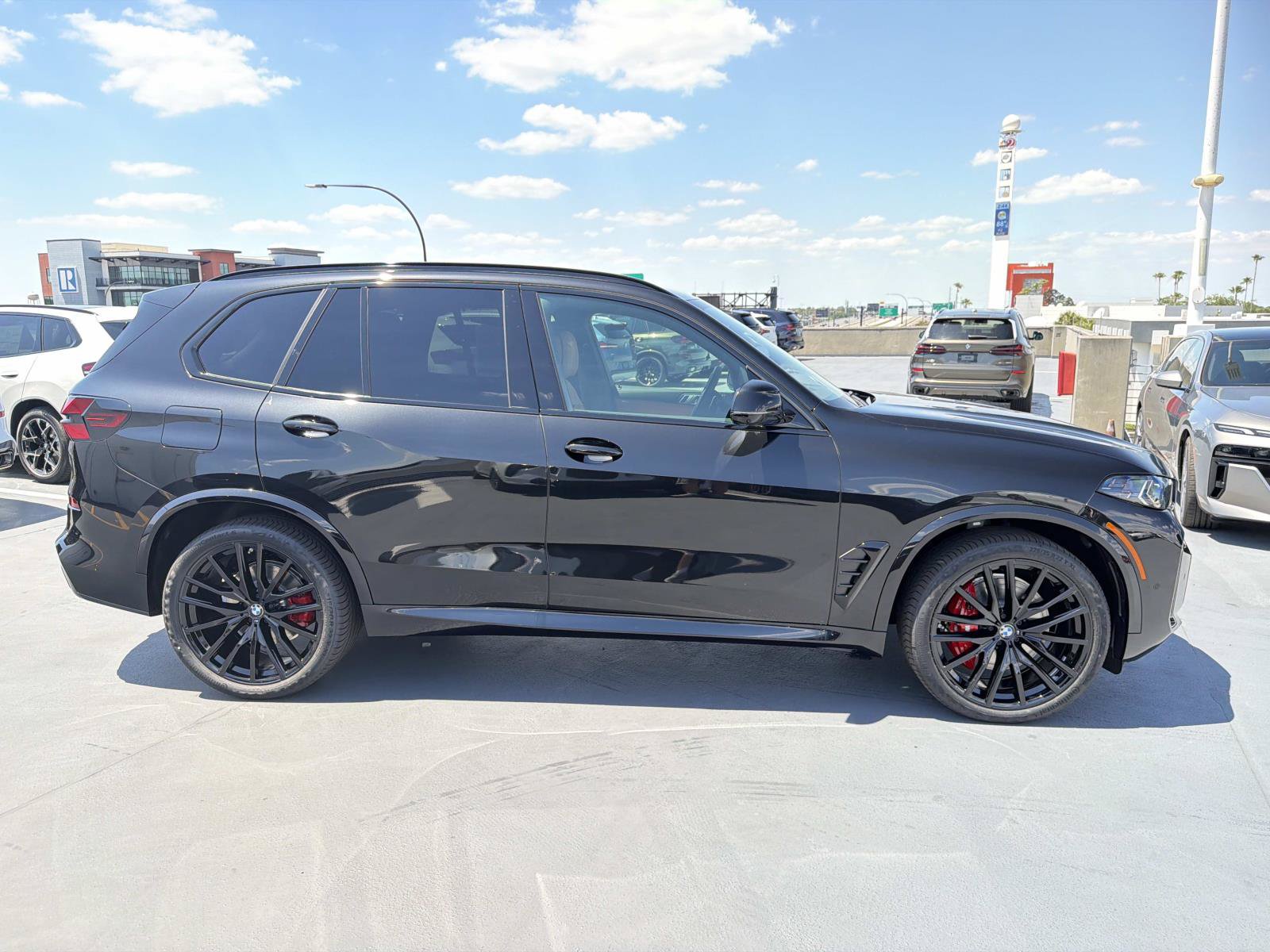 New 2026 BMW X5 xDrive40i w/ M Sport Package AWD/4WD image 2